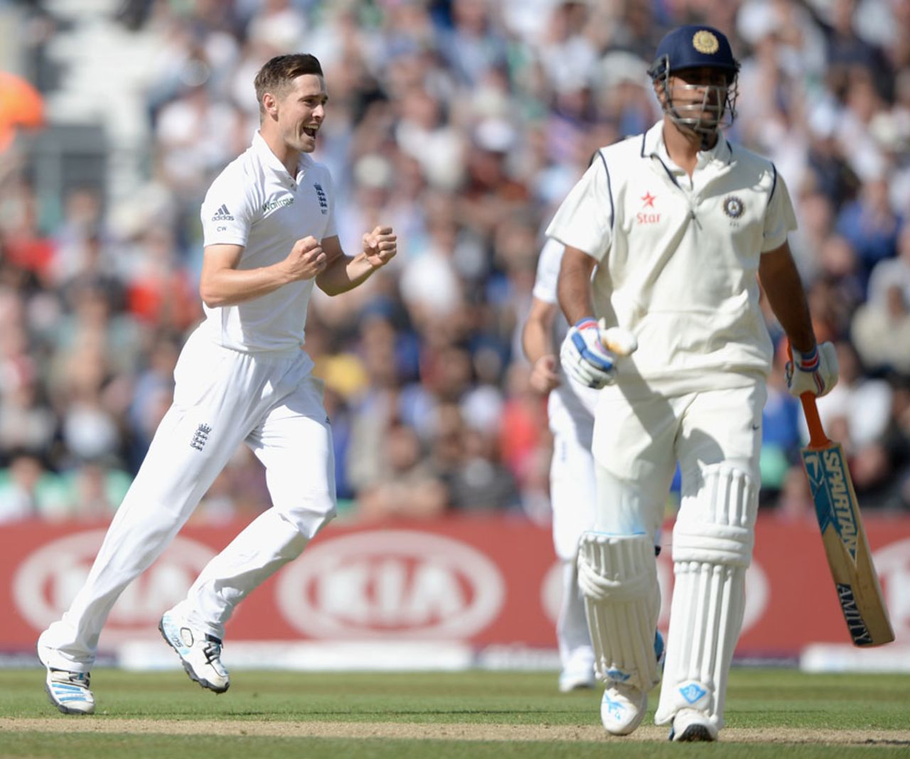Chris Woakes removed MS Dhoni for a duck, England v India, 5th Investec Test, The Oval, 3rd day, August 17, 2014