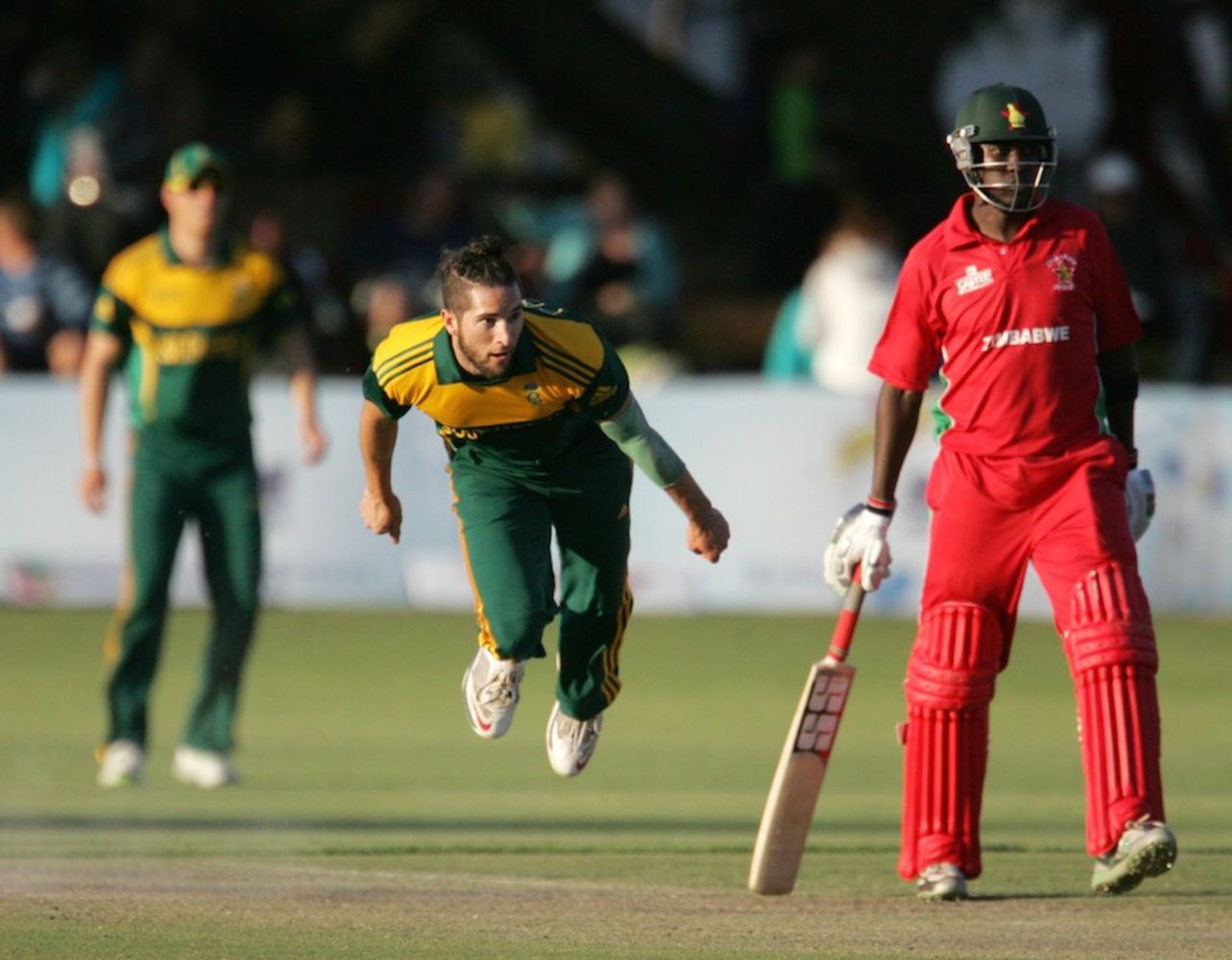 Wayne Parnell donned a new hairstyle, Zimbabwe v South Africa, 1st ODI, Bulawayo, August 17, 2014