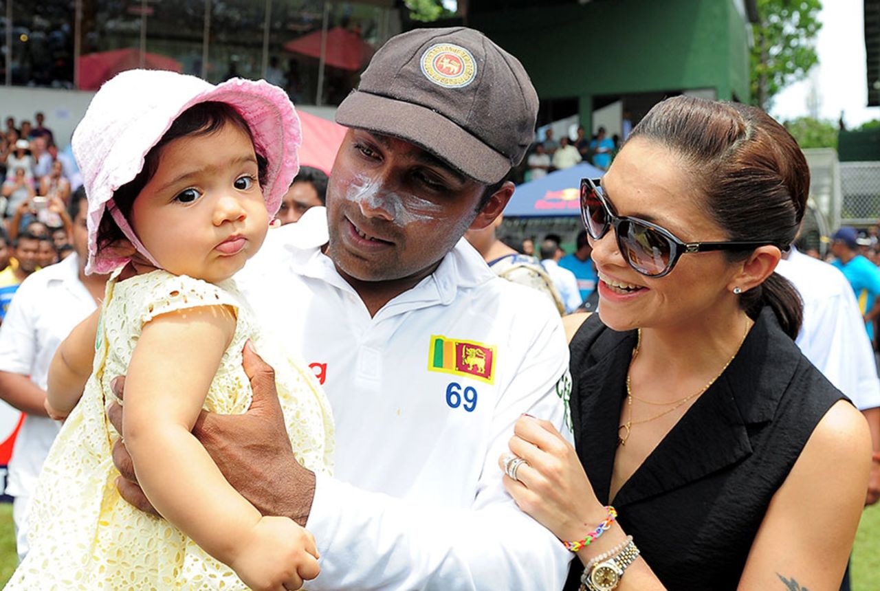 Mahela Jayawardene with his wife and baby daughter, Sri Lanka v Pakistan, 2nd Test, SSC, 5th day, August 18, 2014