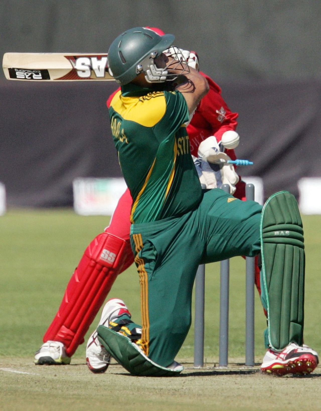 Hashim Amla was bowled while trying to sweep, Zimbabwe v South Africa, 2nd ODI, Bulawayo, August 19, 2014