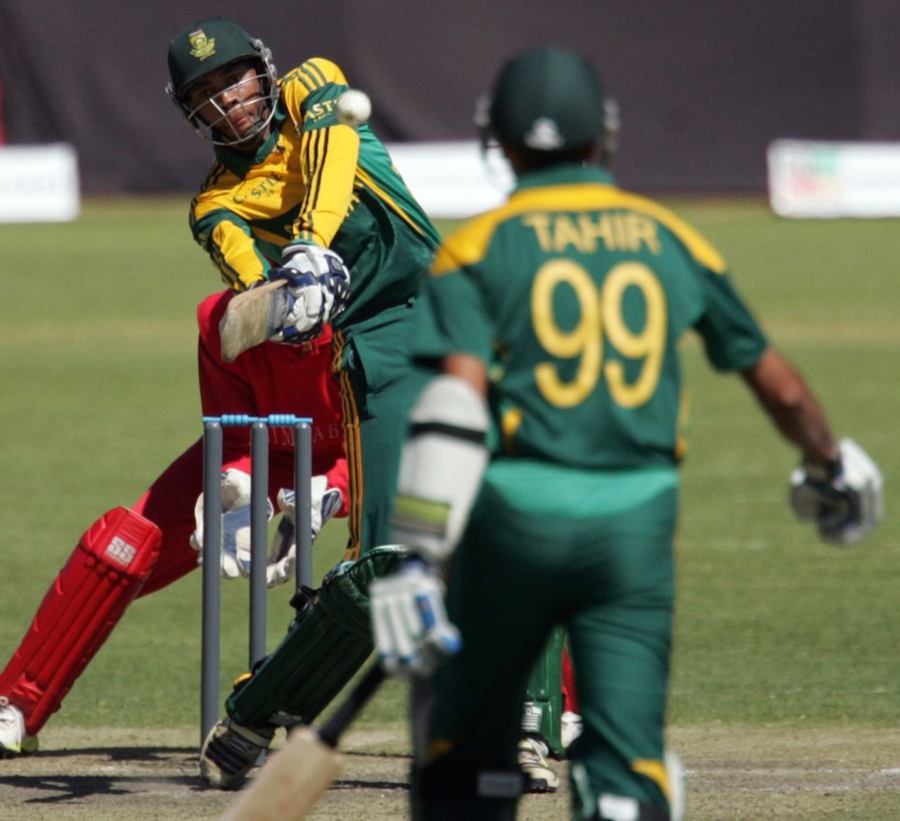 Aaron Phangiso takes the aerial route, Zimbabwe v South Africa, 2nd ODI, Bulawayo, August 19, 2014