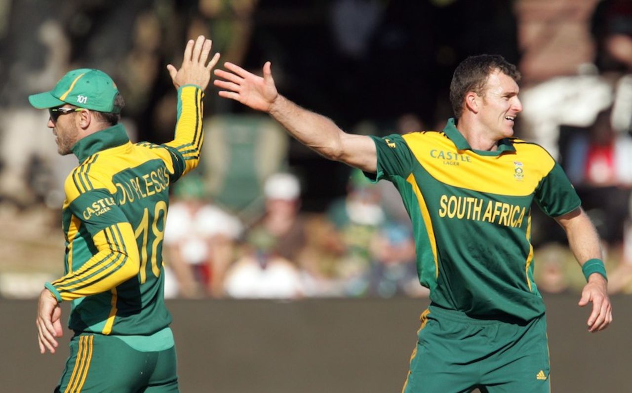 Faf du Plessis and Ryan McLaren celebrate in style, Zimbabwe v South Africa, 2nd ODI, Bulawayo, August 19, 2014