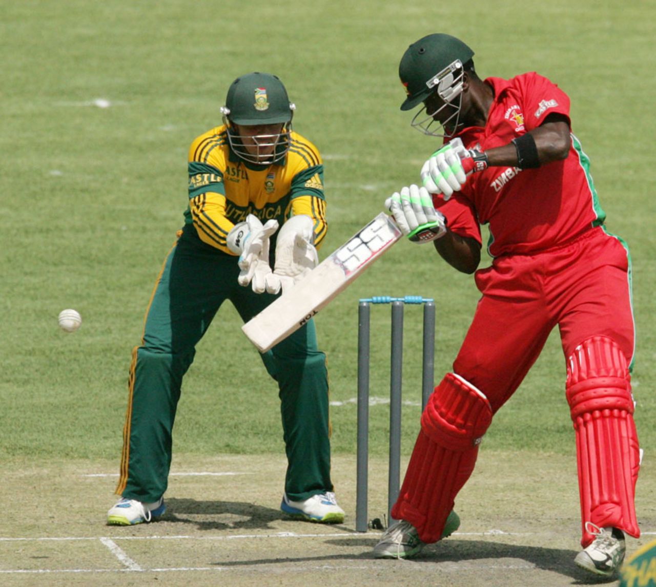 Elton Chigumbura scored 90 of his team's 165 runs, Zimbabwe v South Africa, 3rd ODI, Bulawayo, August 21, 2014