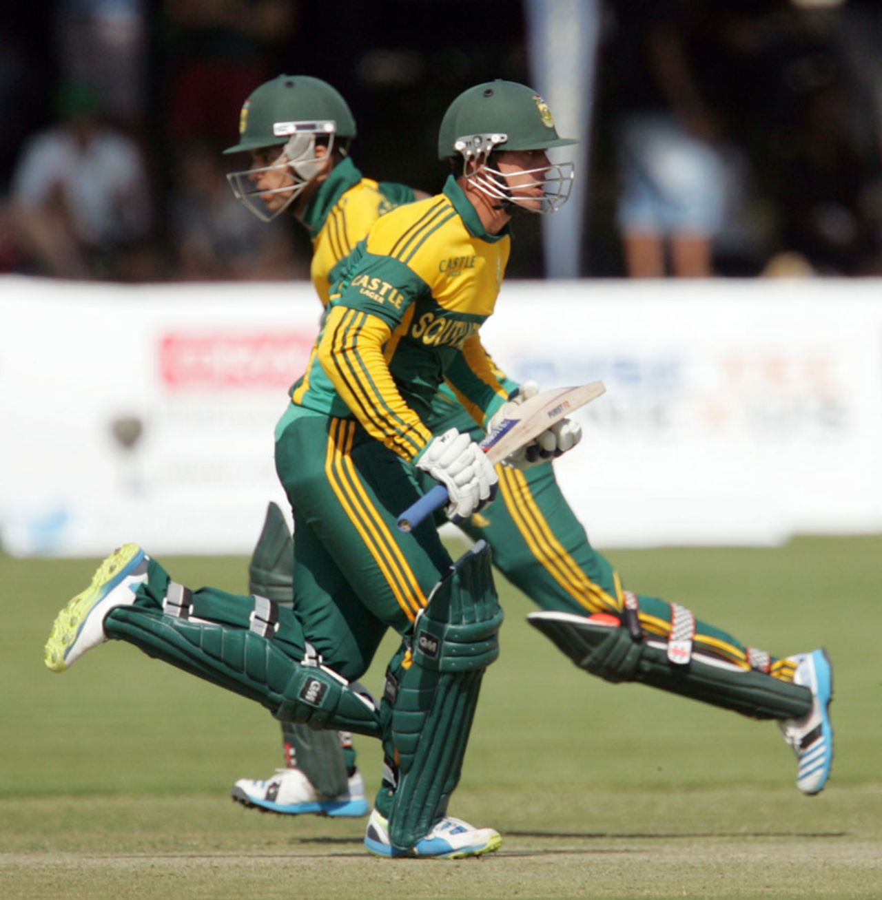 Quinton de Kock and JP Duminy run between the wickets, Zimbabwe v South Africa, 3rd ODI, Bulawayo, August 21, 2014