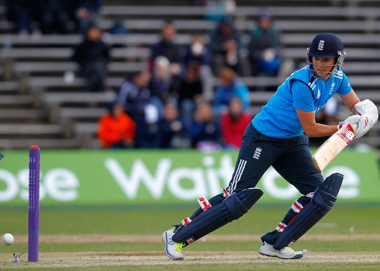 Charlotte Edwards steers one behind square, England v India, 2nd women's ODI, Scarborough, August 23, 2014