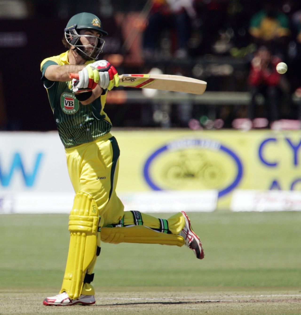 Glenn Maxwell swats the ball away, Zimbabwe v Australia, Tri-series, Harare, August 25, 2014