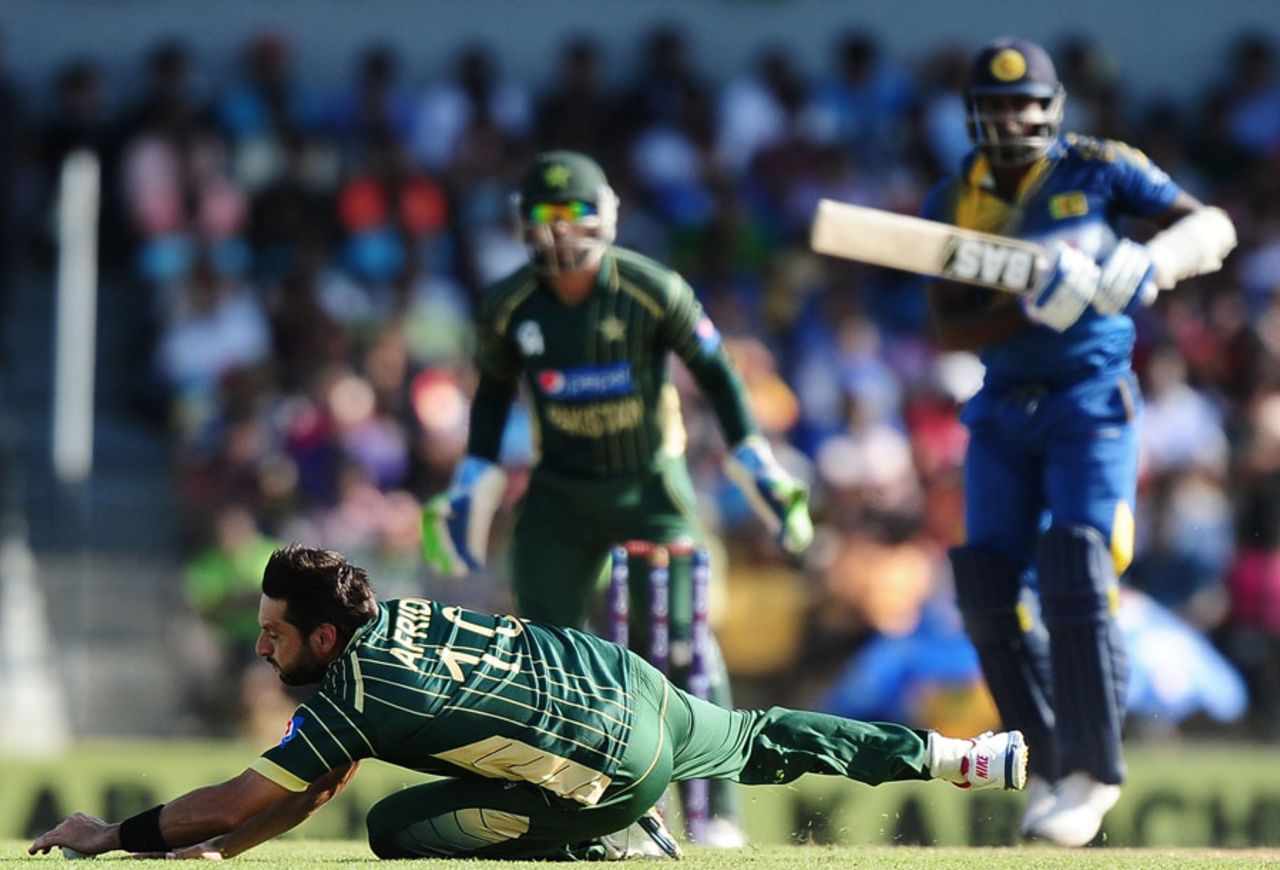 Shahid Afridi dives in an attempt to stop the ball, Sri Lanka v Pakistan, 2nd ODI, Hambantota, August 26, 2014