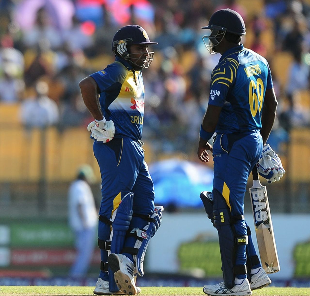 Angelo Mathews and Mahela Jayawardene added 122 for the fourth wicket, Sri Lanka v Pakistan, 2nd ODI, Hambantota, August 26, 2014
