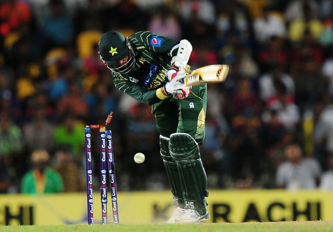 Junaid Khan is bowled, Sri Lanka v Pakistan, 2nd ODI, Hambantota, August 26, 2014