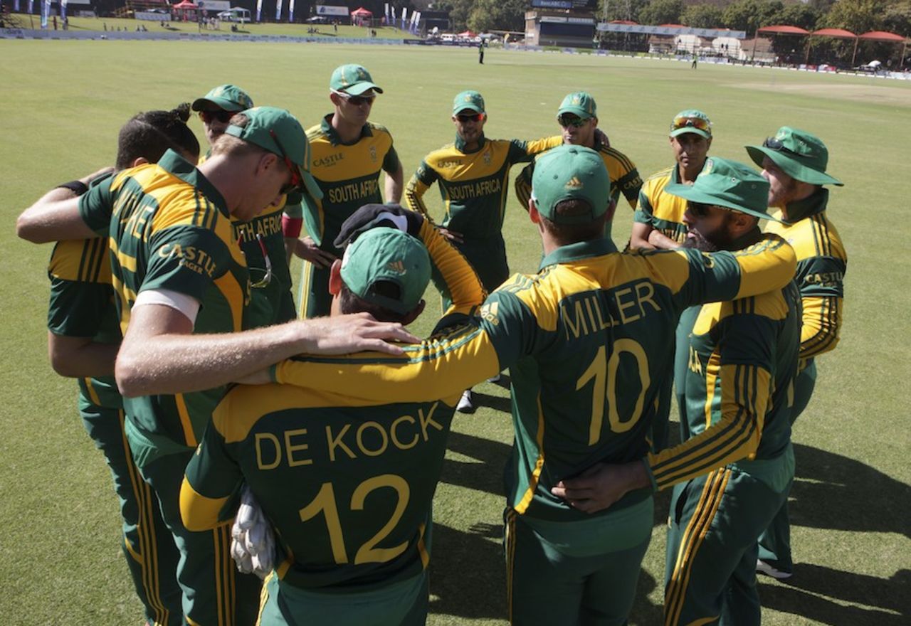 The South Africans in a huddle, Australia v South Africa, tri-series, Harare, August 27, 2014