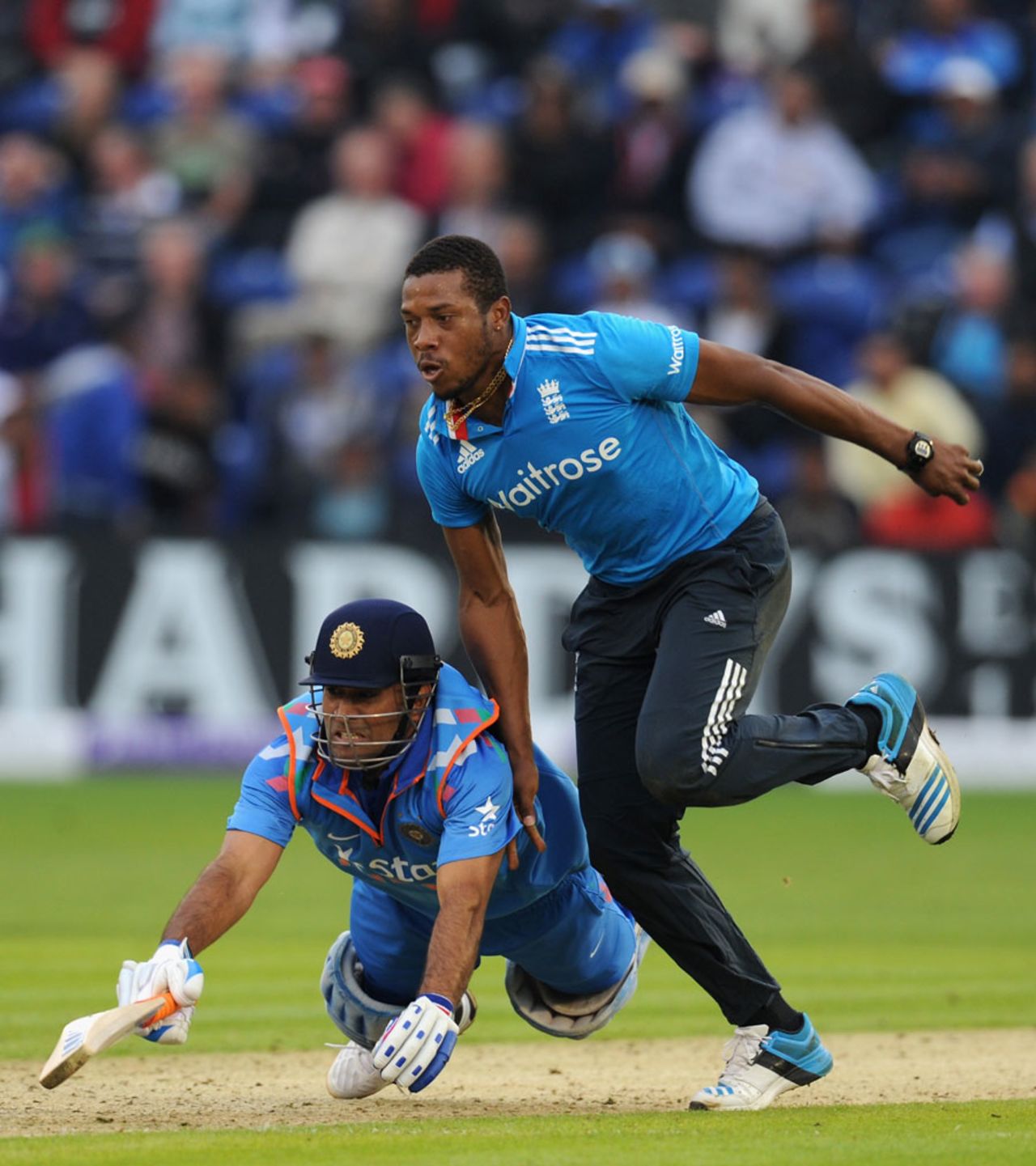 Chris Jordan missed with an attempt to run out MS Dhoni, England v India, 2nd ODI, Cardiff, August 27, 2014