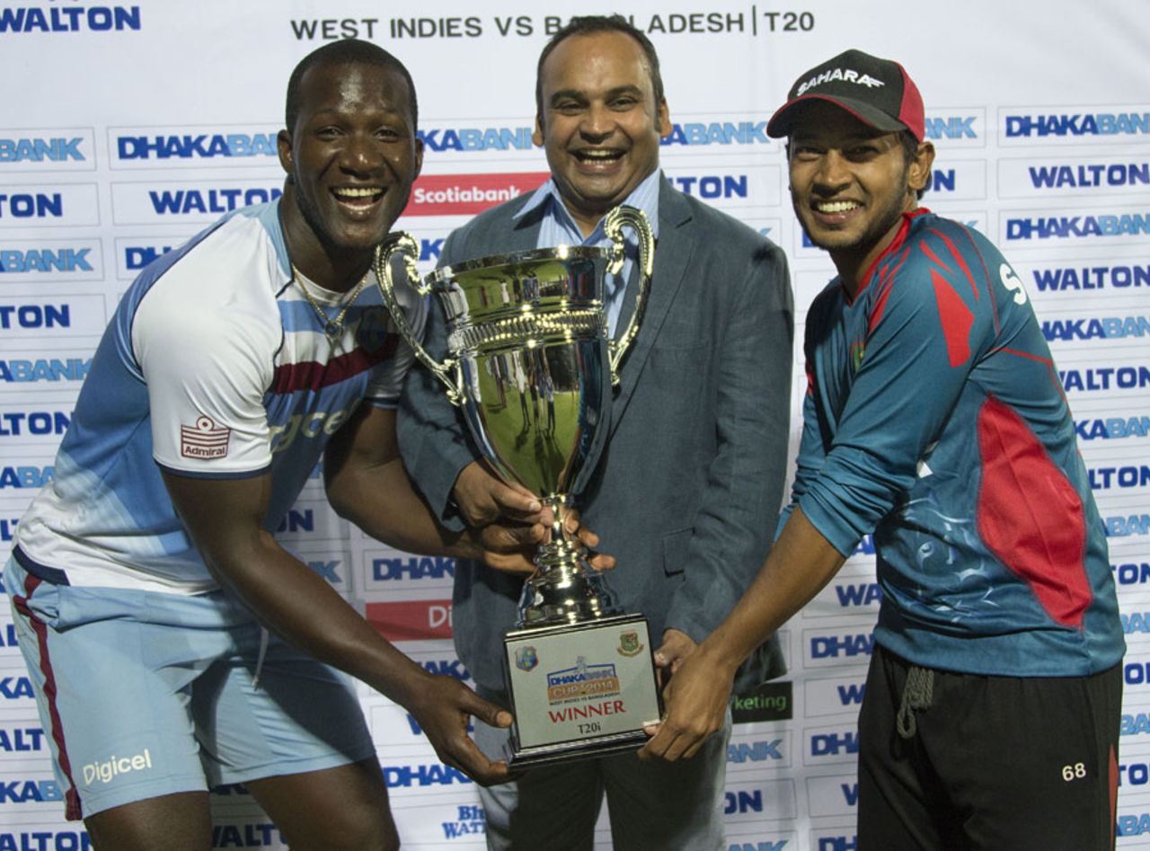 Darren Sammy and Mushfiqur Rahim with the Twenty20 trophy, West Indies v Bangladesh, only Twenty20, Basseterre, St Kitts, August 27, 2014