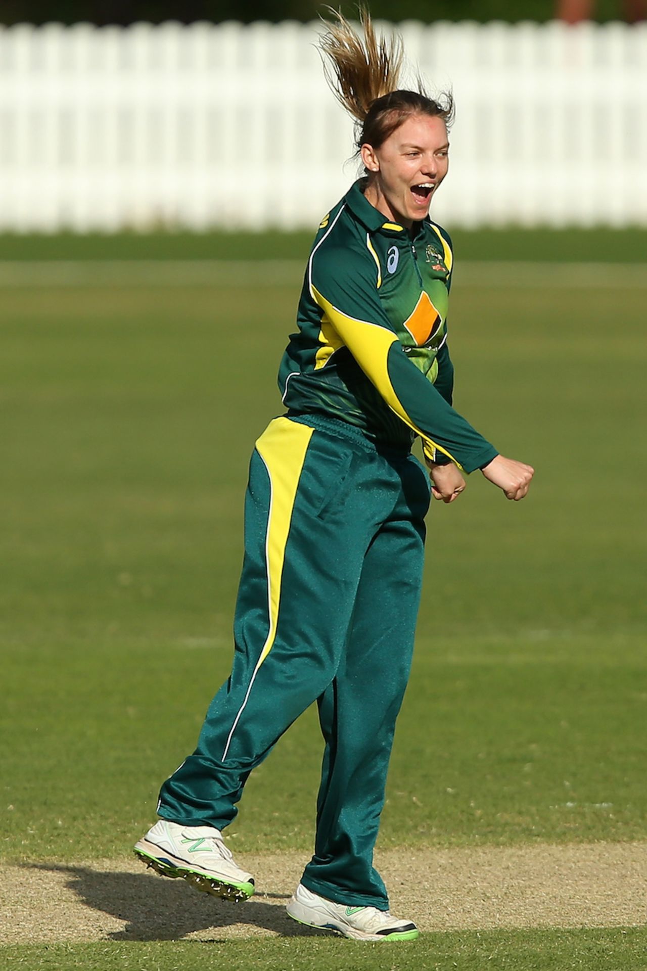 Kristen Beams bowled a parsimonious spell, Australia v Pakistan, 4th women's ODI, Brisbane, August 28, 2014