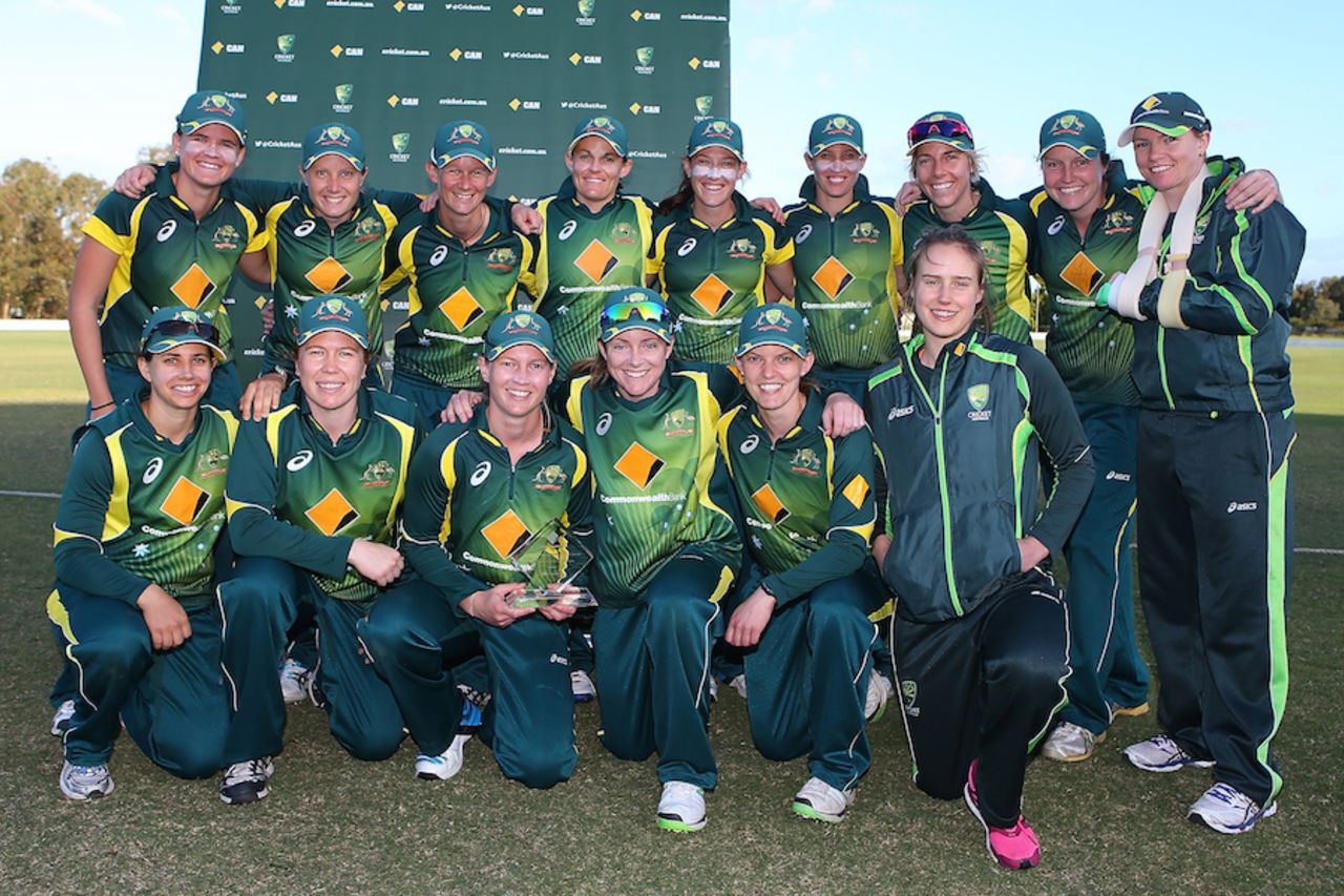 The Australia players pose after winning the series 4-0, Australia v Pakistan, 4th women's ODI, Brisbane, August 28, 2014
