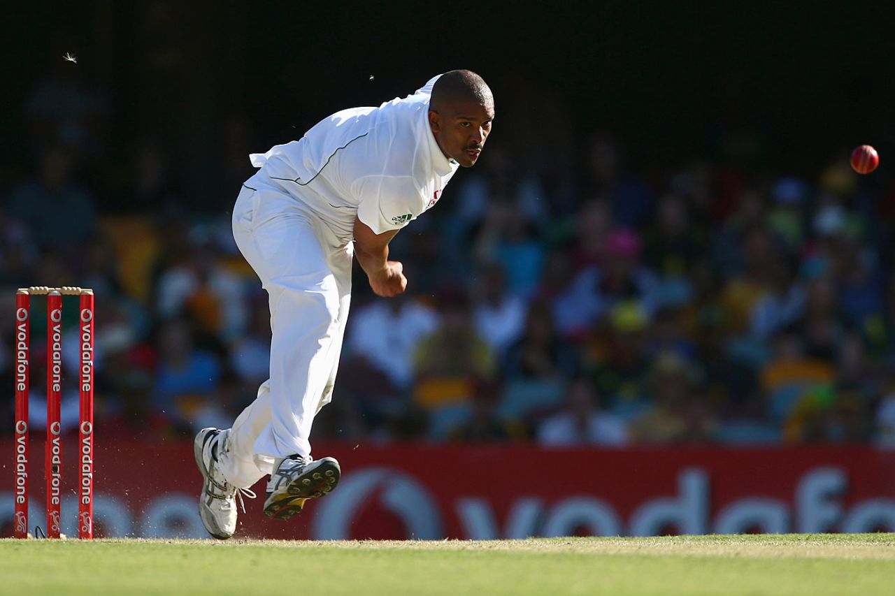 Vernon Philander bowls, Australia v South Africa, 1st Test, Brisbane, 3rd day, November 11, 2012