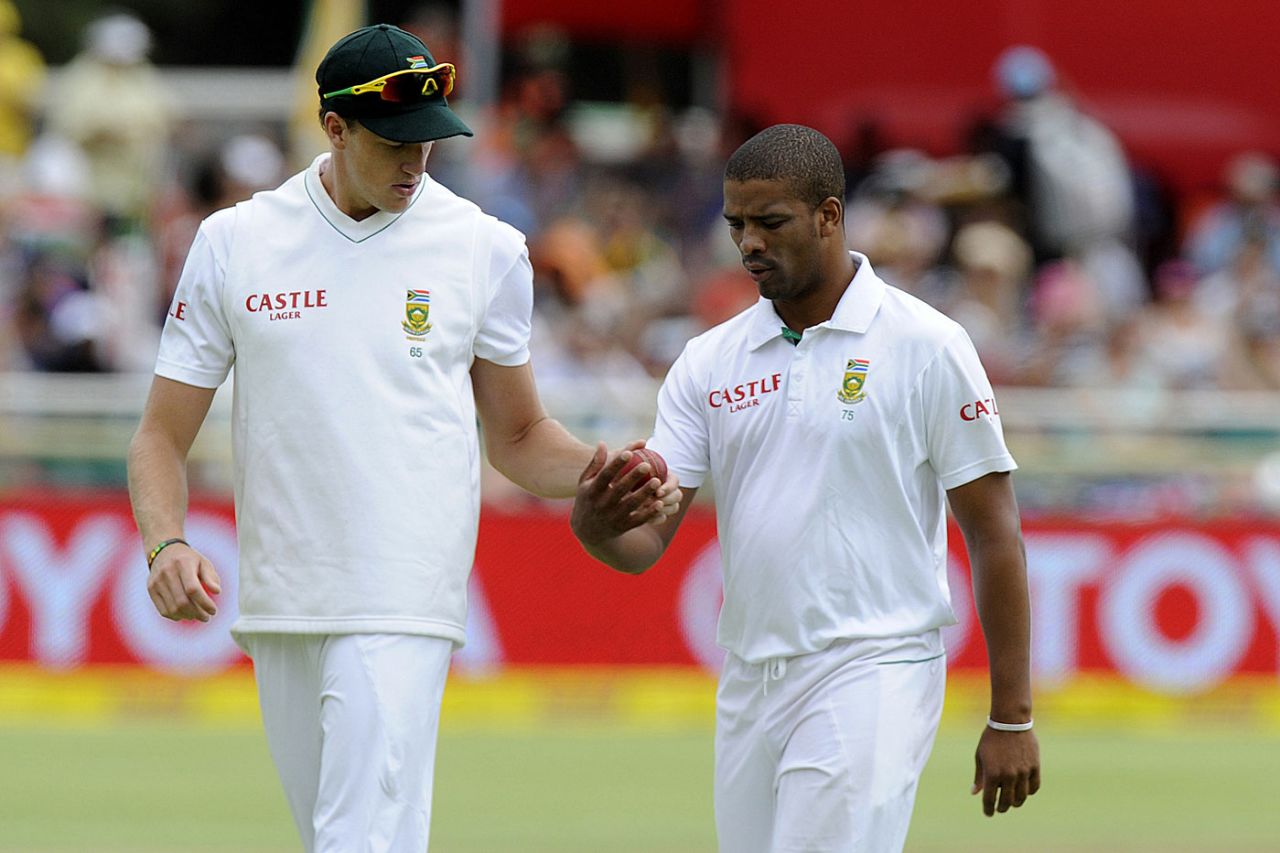 Morne Morkel and Vernon Philander inspect the ball, South Africa v New Zealand, 1st Test, Newlands, 3rd day, January 4, 2013