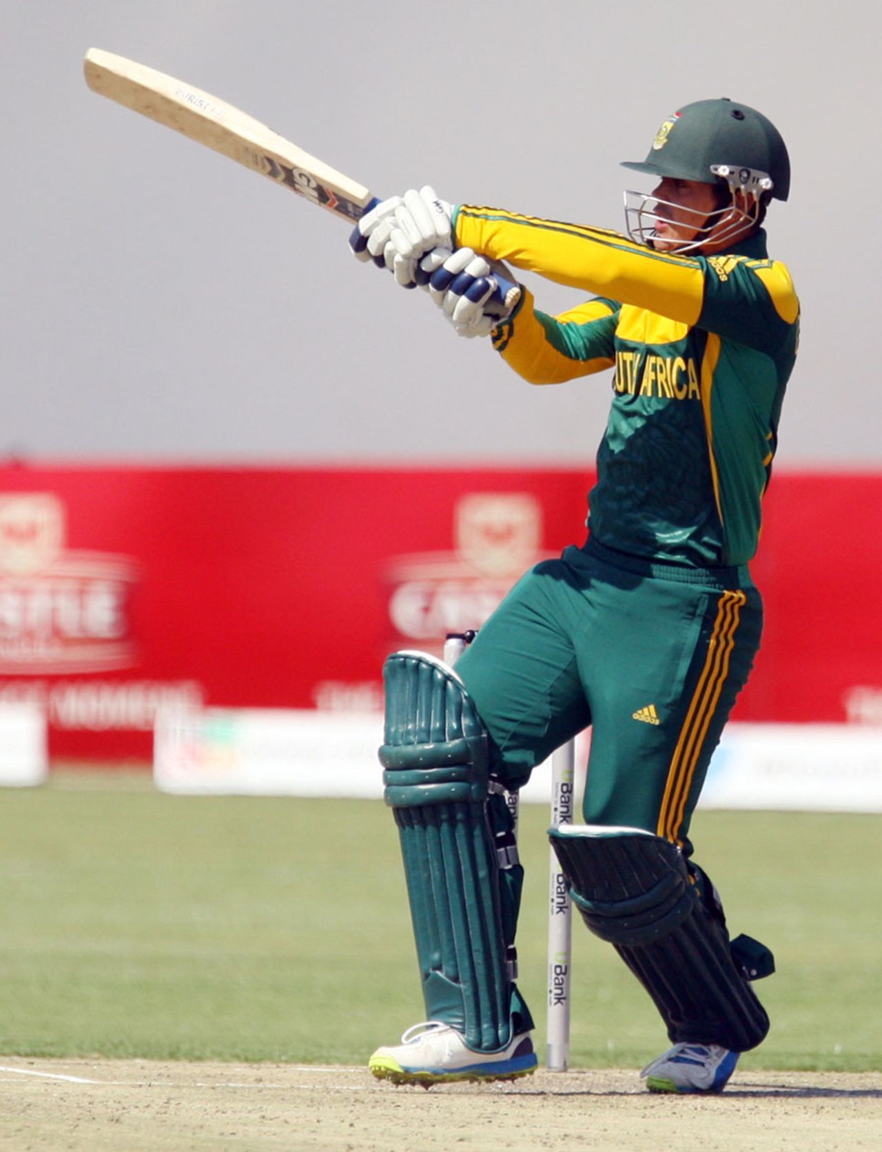 Quinton de Kock pulls during his 76, Zimbabwe v South Africa, tri-series, Harare, August 29, 2014