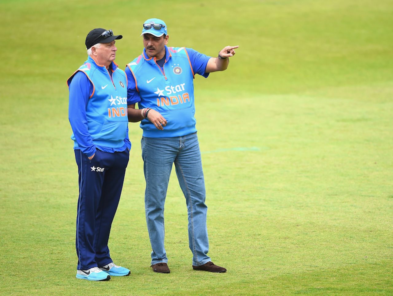 Ravi Shastri shares his thoughts with Duncan Fletcher, Trent Bridge, August 29, 2014