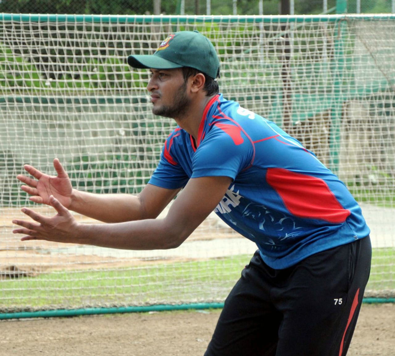 Shakib Al Hasan works on his catching skills during a training session, Mirpur, August 31, 2014