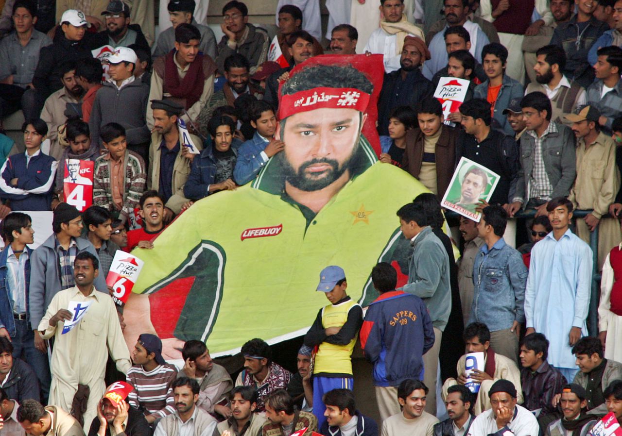 Fans carry a giant poster of Inzamam-ul-Haq, Pakistan v West Indies, 4th ODI, Multan, December 13, 2006