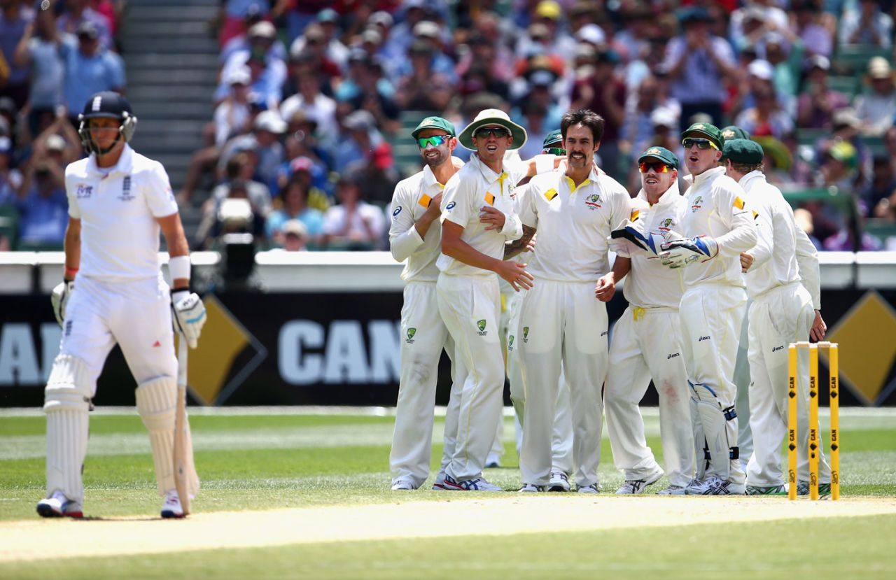 Australia look on as Joe Root reviews his decision, Australia v England, 4th Test, Melbourne, 4th day, December 29, 2013
