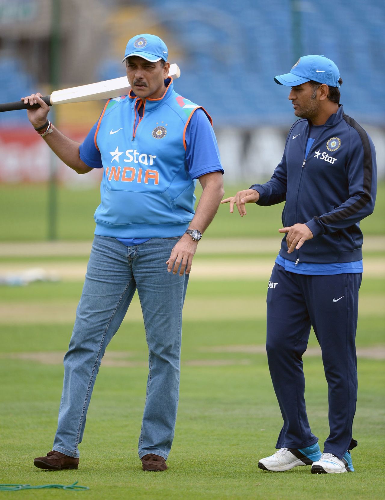 Ravi Shastri opted for the India top and jeans combo, Headingley, September 4, 2014