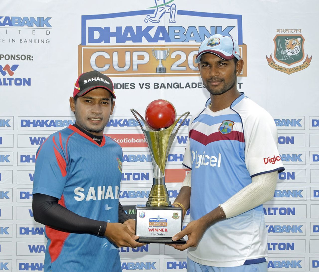 Mushfiqur Rahim and Denesh Ramdin pose with the series trophy, St Vincent, September 4, 2014