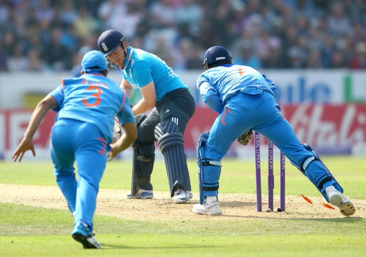 MS Dhoni completes the stumping with Eoin Morgan out of his ground, England v India, 5th ODI, Headingley, September 5, 2014