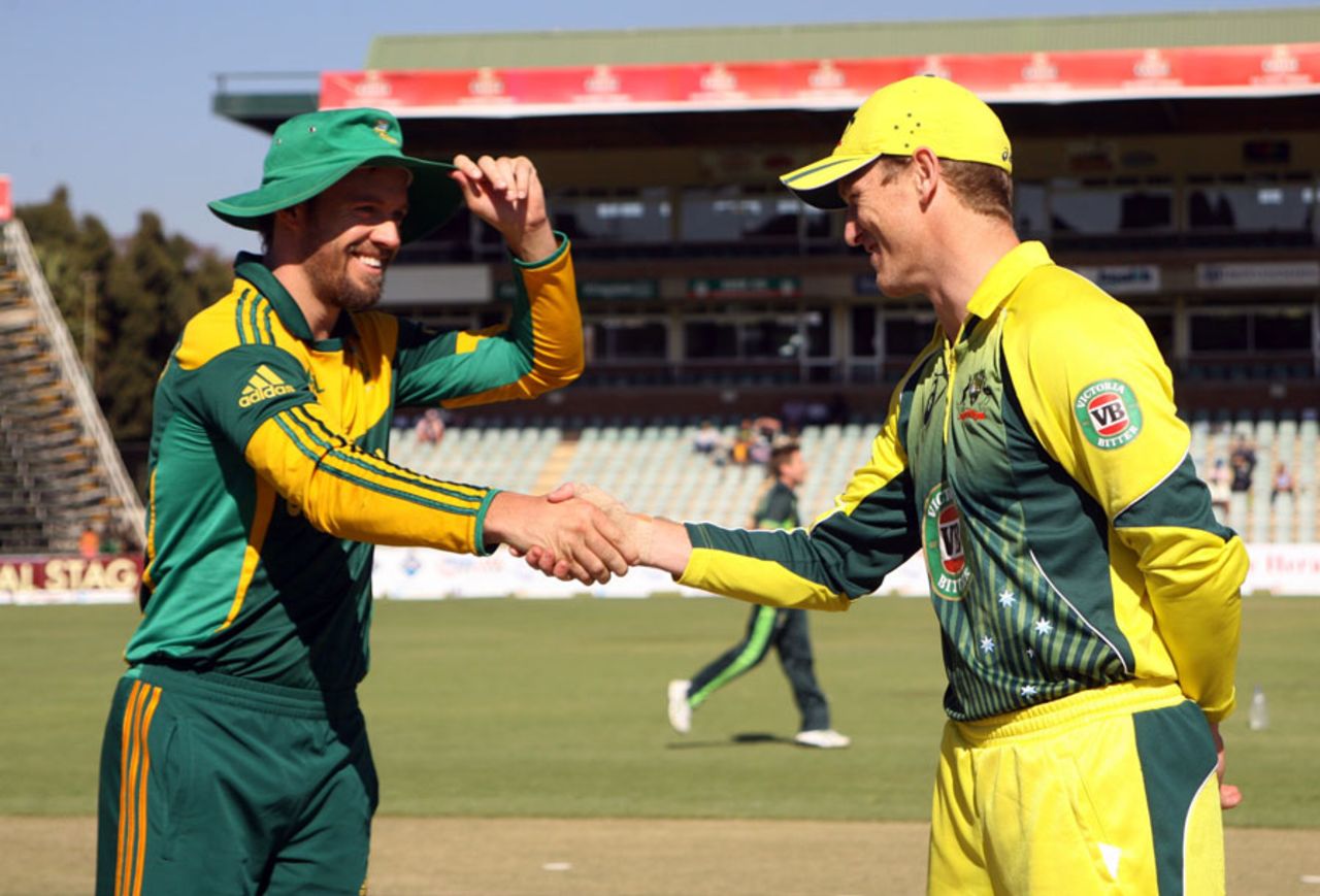AB de Villiers and George Bailey shake hands at the toss, Australia v South Africa, tri-series final, Harare, September 6, 2014