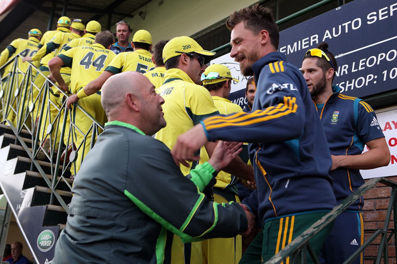 Darren Lehmann shakes hands with Dale Steyn, Australia v South Africa, tri-series final, Harare, September 6, 2014