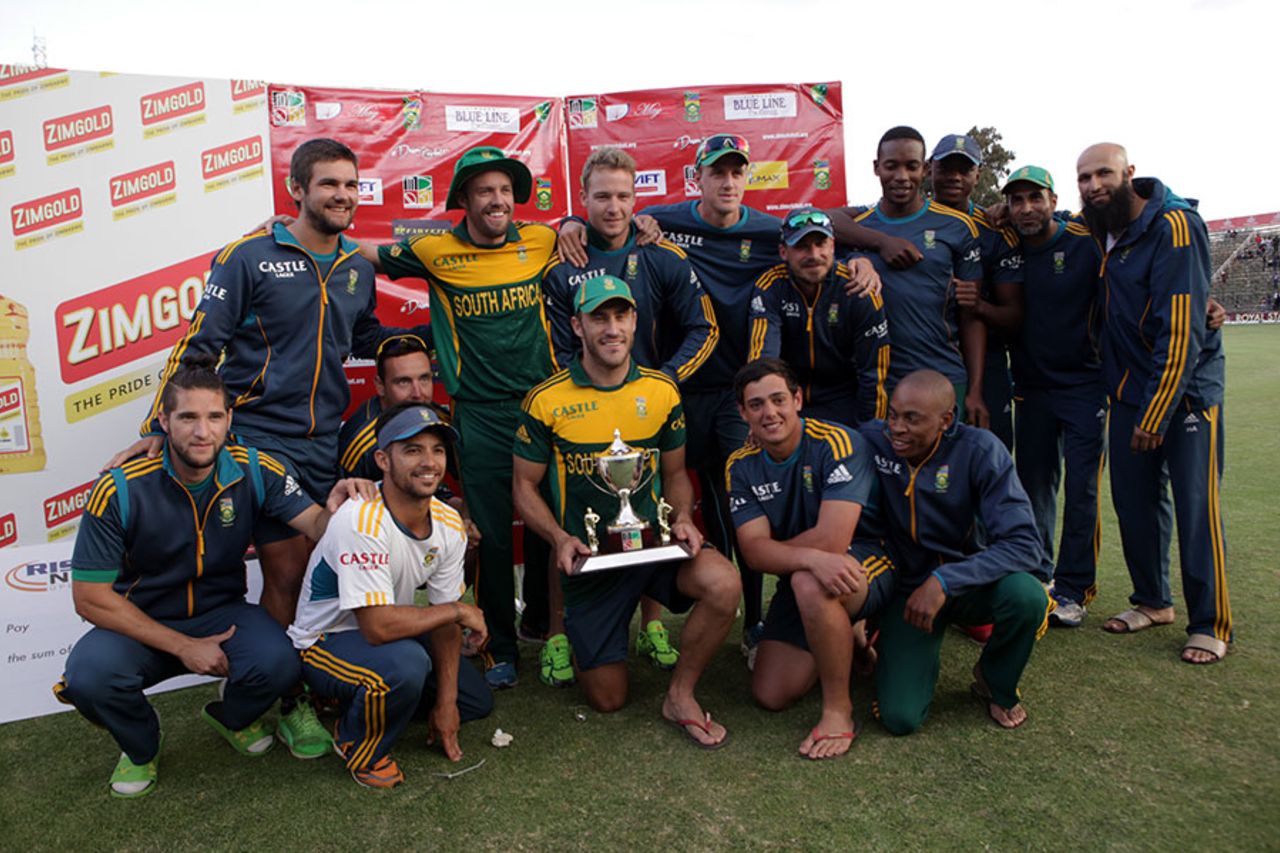 South Africa's players pose with the tri-series trophy, Australia v South Africa, tri-series final, Harare, September 6, 2014