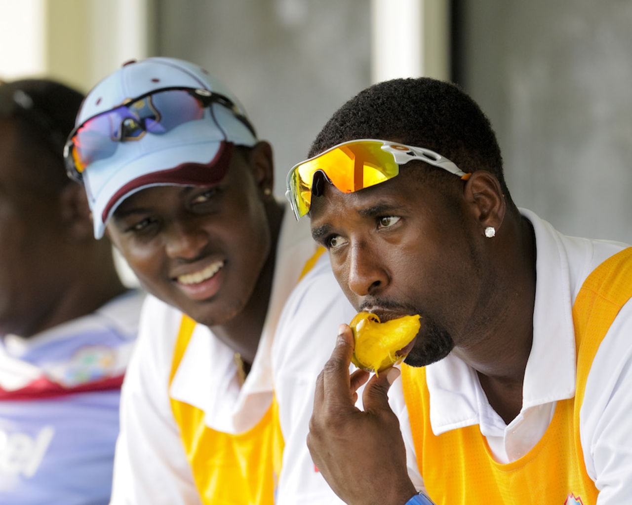 Shane Shillingford eats a mango, West Indies v Bangladesh, 1st Test, St Vincent, 2nd day, September 6, 2014