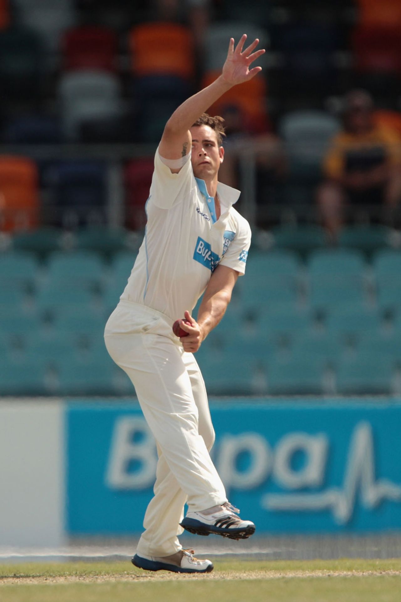 Steve O'Keefe in his delivery stride, Western Australia v New South Wales, Sheffield Shield, final, 3rd day, Canberra
