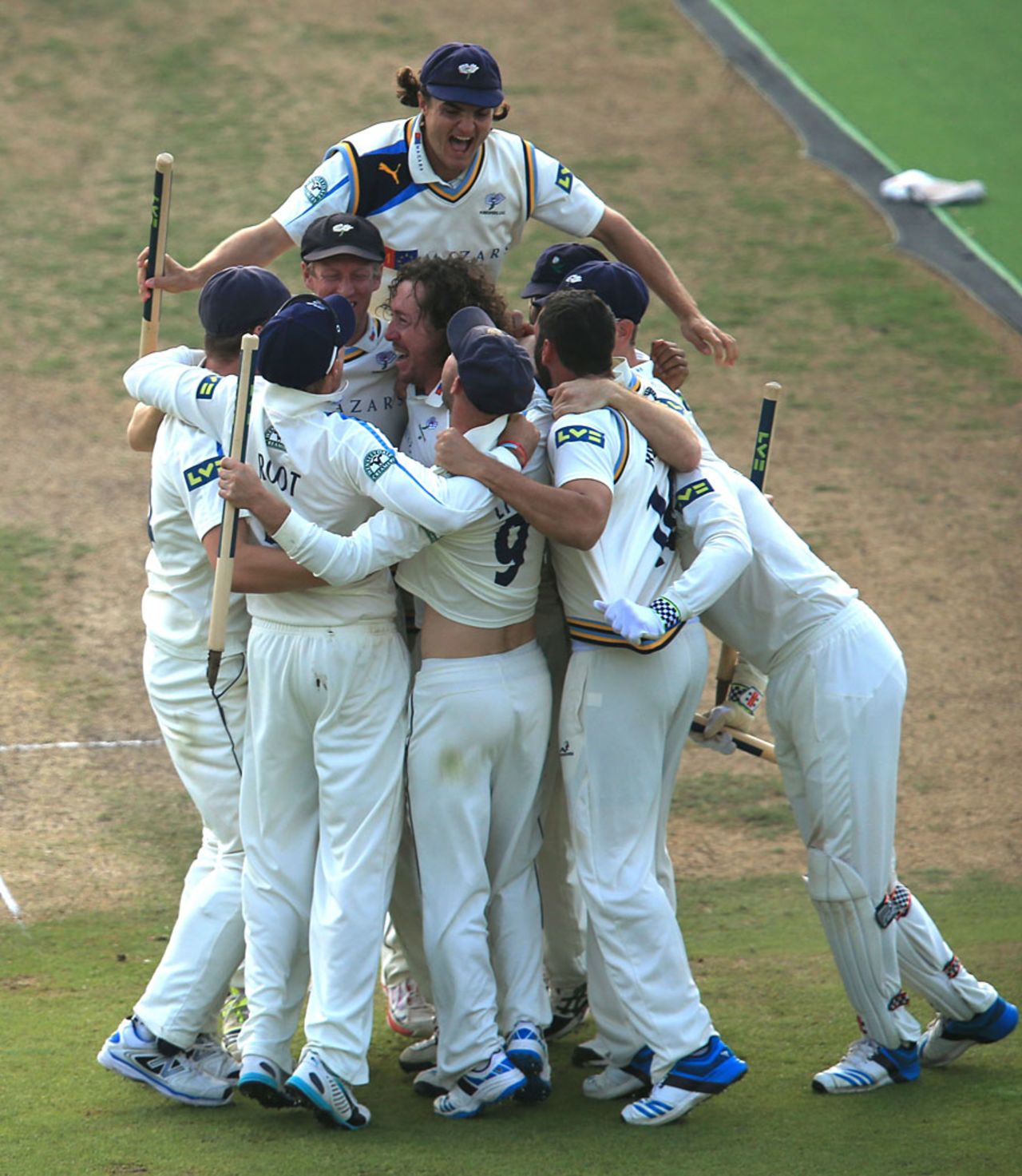 Yorkshire get into their victory huddle, Nottinghamshire v Yorkshire, County Championship, Division One, Trent Bridge, September 12, 2014