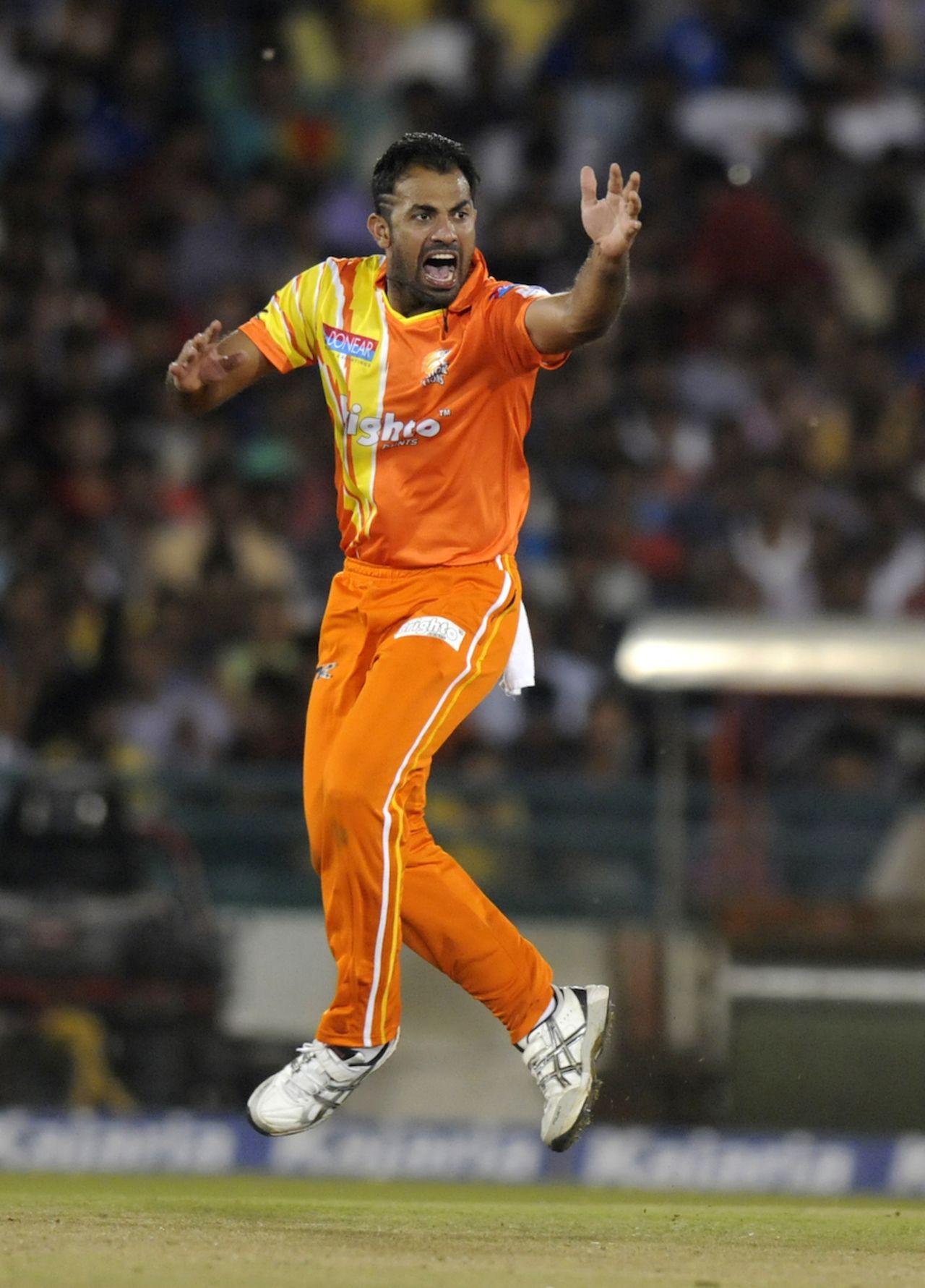 Wahab Riaz picked up two wickets, Mumbai Indians v Lahore Lions, CLT20 qualifier, Raipur, September 13, 2014