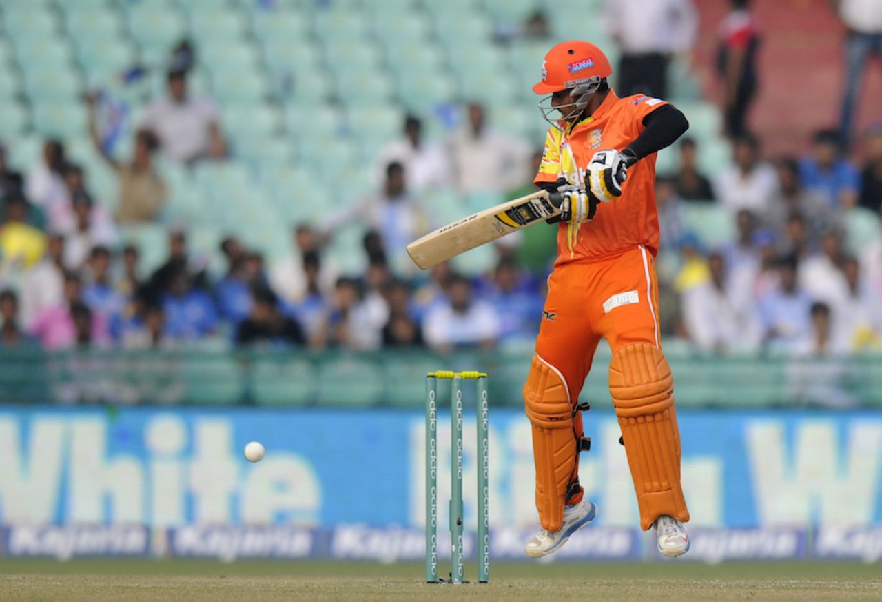 Mohammad Hafeez keeps one on the ground, Southern Express v Lahore Lions, CLT20 qualifier, Raipur, September 16, 2014