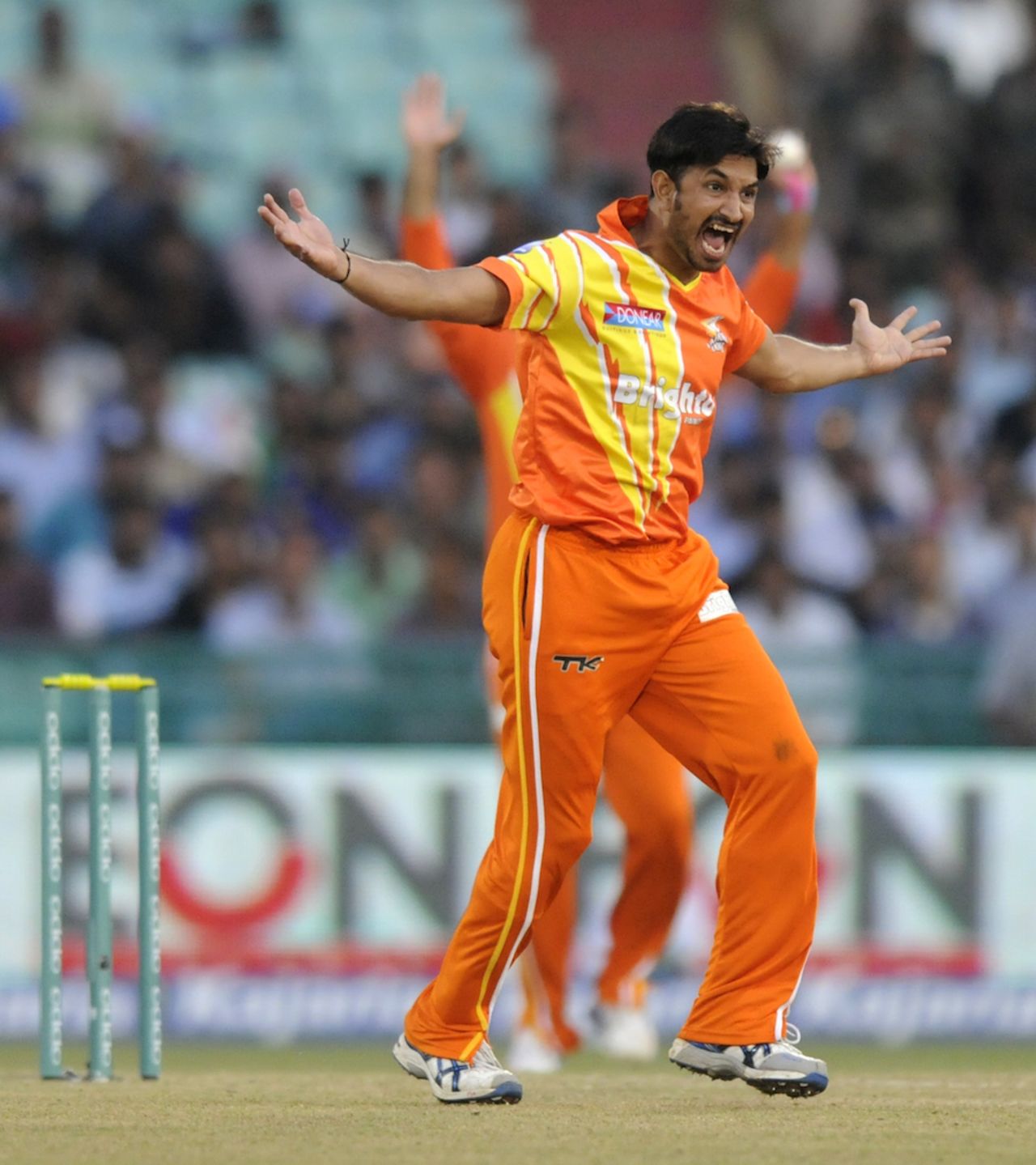 Aizaz Cheema took three wickets in four balls, Southern Express v Lahore Lions, CLT20 qualifier, Raipur, September 16, 2014