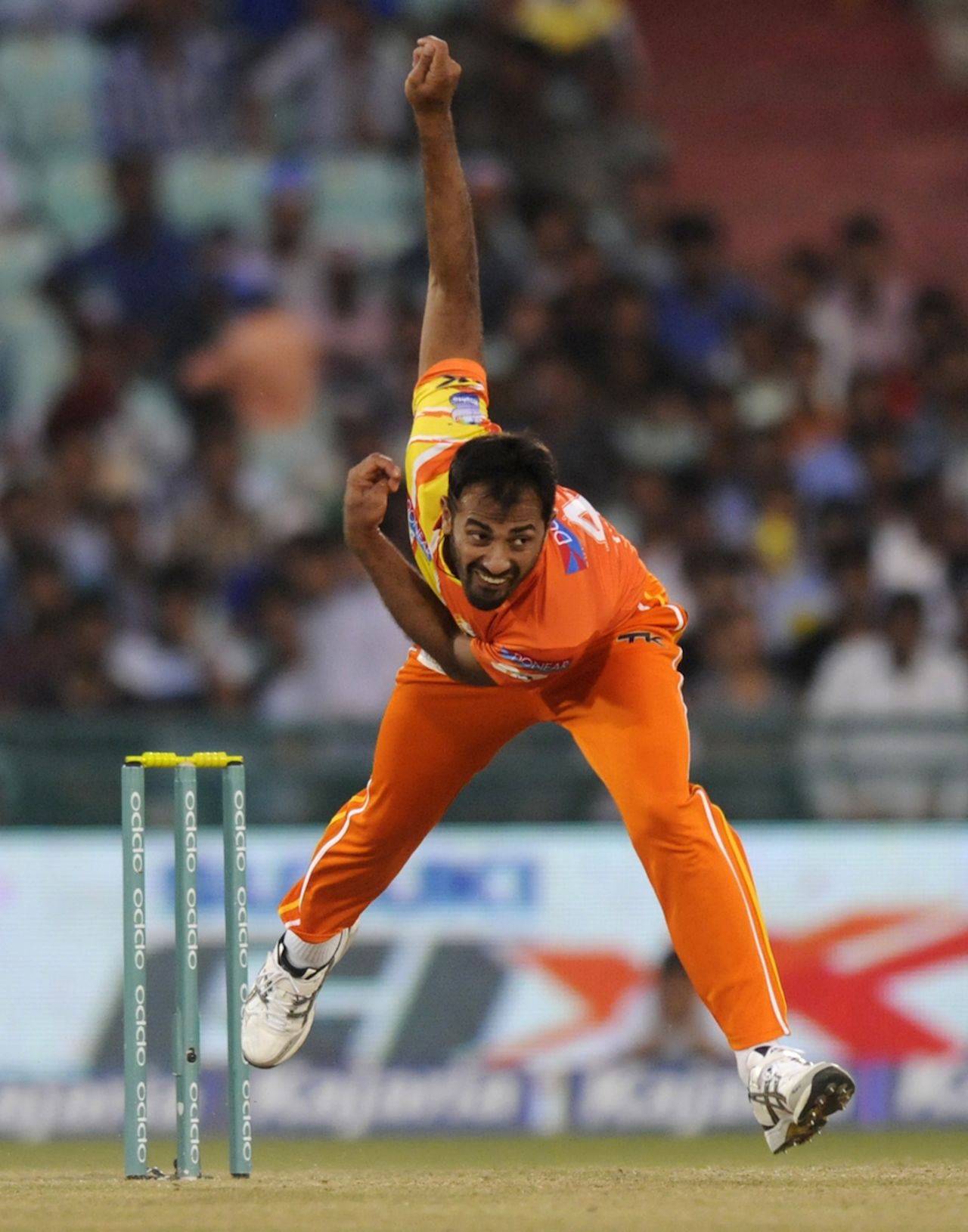 Wahab Riaz was economical in his four overs, Southern Express v Lahore Lions, CLT20 qualifier, Raipur, September 16, 2014