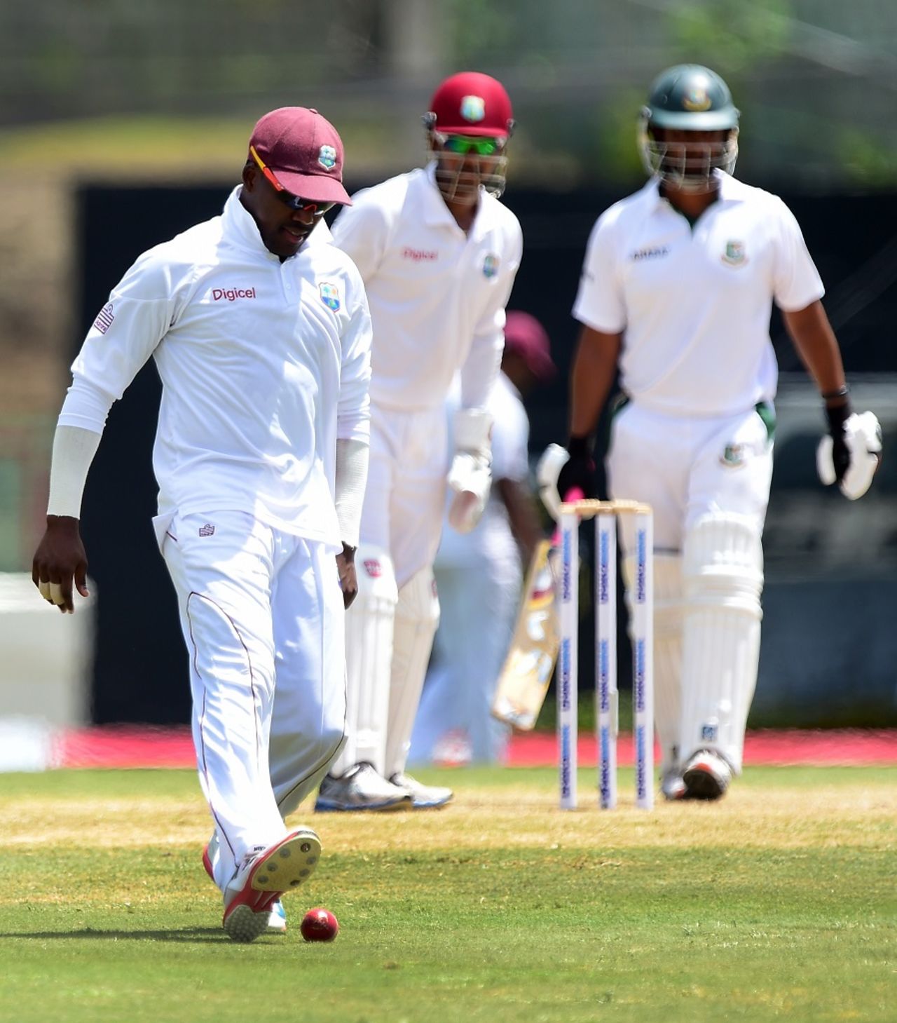 Darren Bravo dropped Mominul Haque at first slip, West Indies v Bangladesh, 2nd Test, St. Lucia, 4th day, September 16, 2014