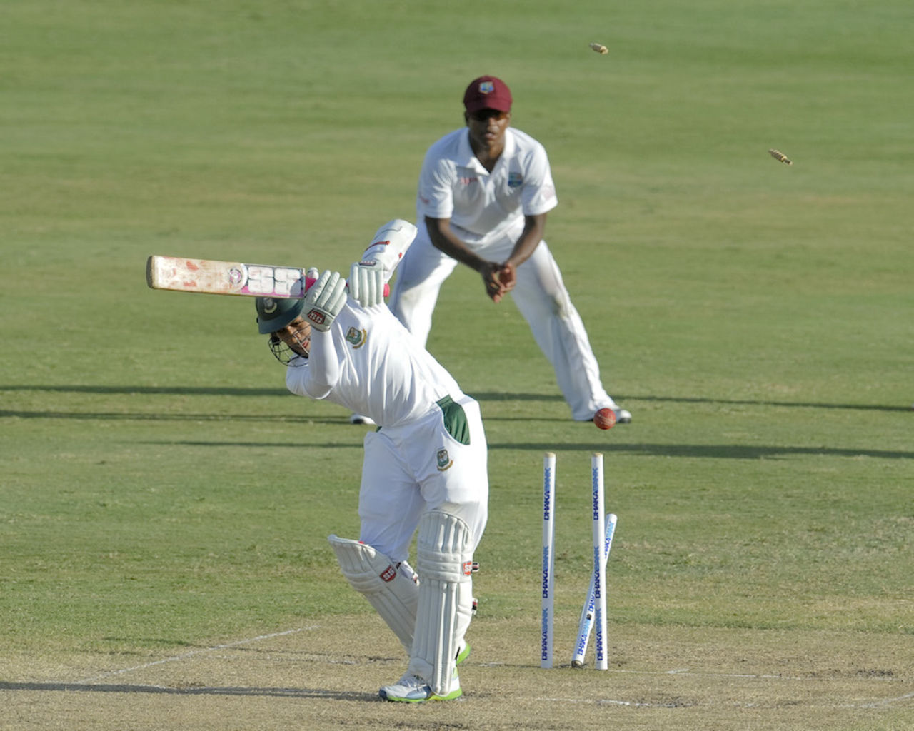 Mushfiqur Rahim became a target of Jerome Taylor's reverse swing, West Indies v Bangladesh, 2nd Test, St. Lucia, 4th day, September 16, 2014