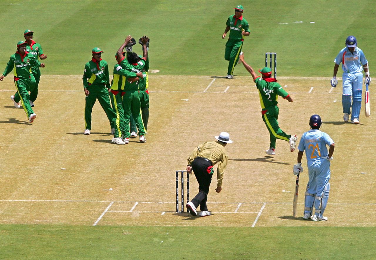 Bangladesh celebrate another Indian wicket, Bangladesh v India, Group B, Trinidad, March 17, 2007