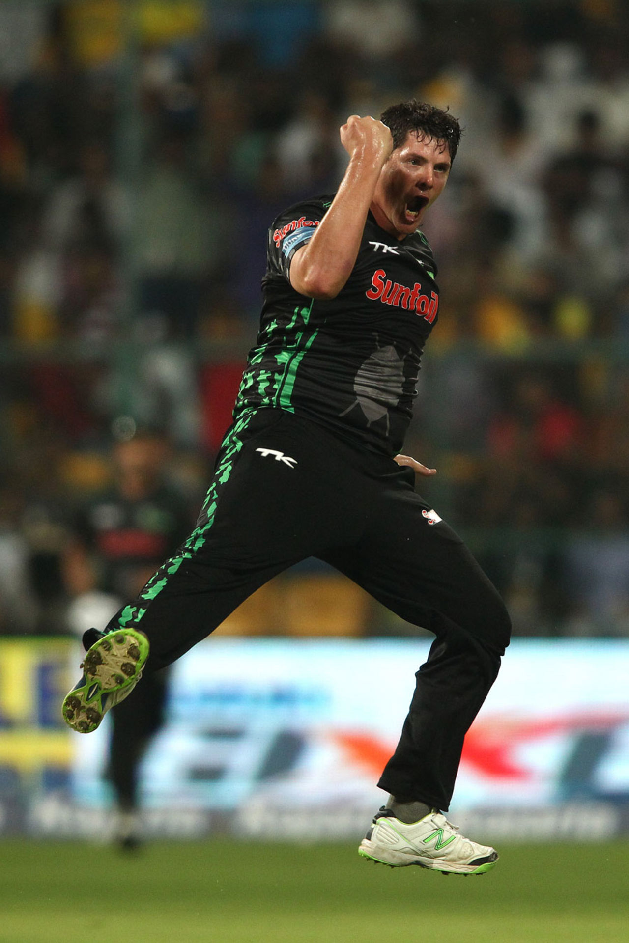 Robbie Frylinck struck twice in an over, Chennai Super Kings v Dolphins, CLT20, Group A, Bangalore, September 22, 2014