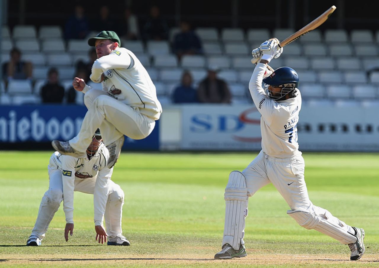 Monty Panesar lofts down the ground, Essex v Worcestershire, County Championship, Division Two, Chelmsford, September 24, 2014