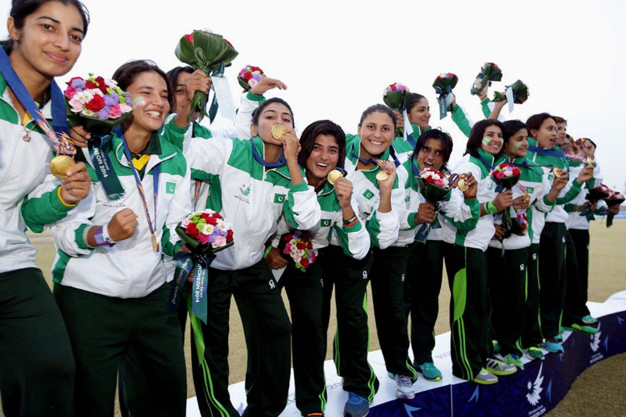 The Pakistan Women's team with their gold medals, Pakistan v Bangladesh, Asian Games Women's competition, final, Incheon, September 26, 2014