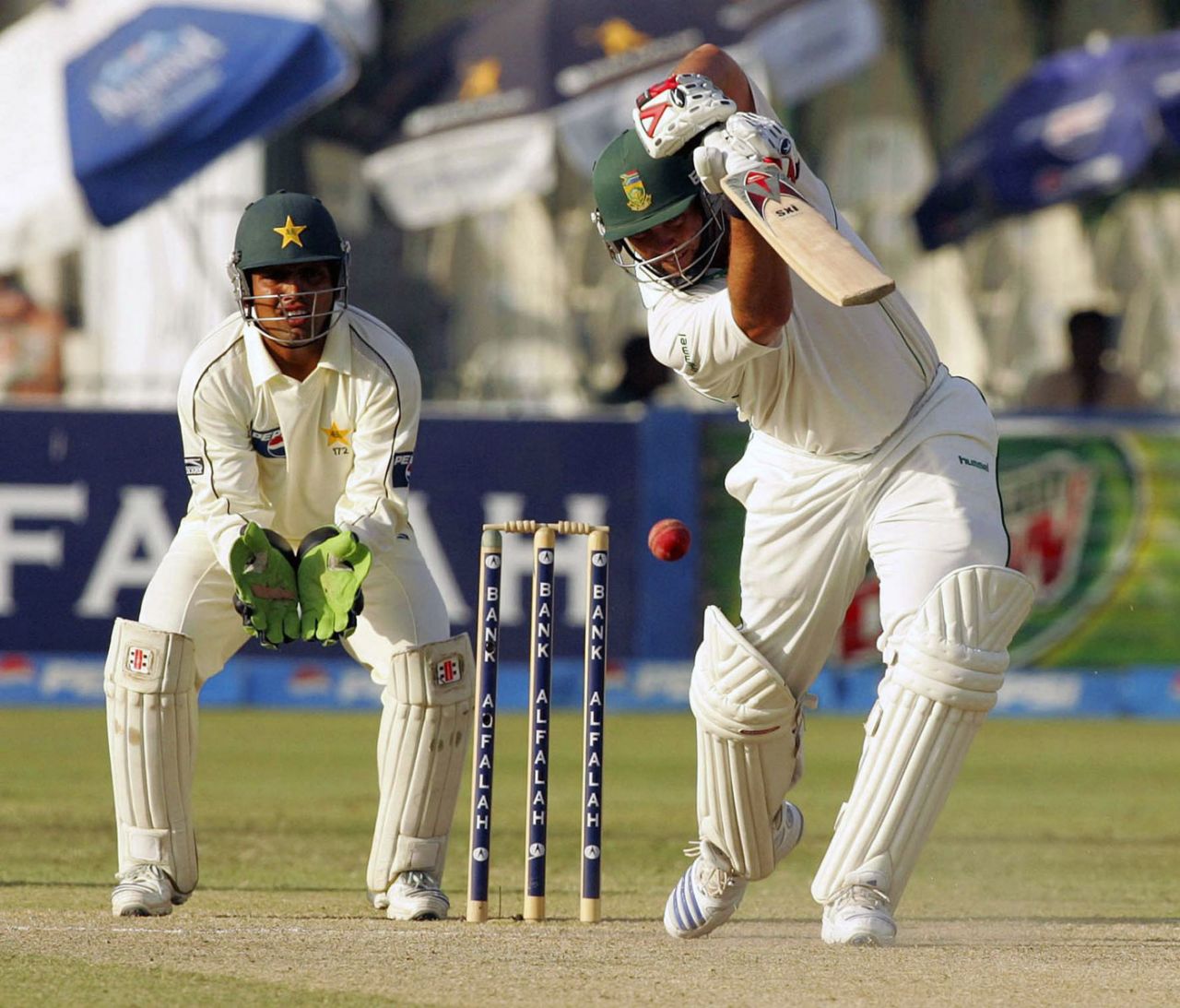 Jacques Kallis drives, Pakistan v South Africa, 2nd Test, Lahore, 3rd day, October 10, 2007 
