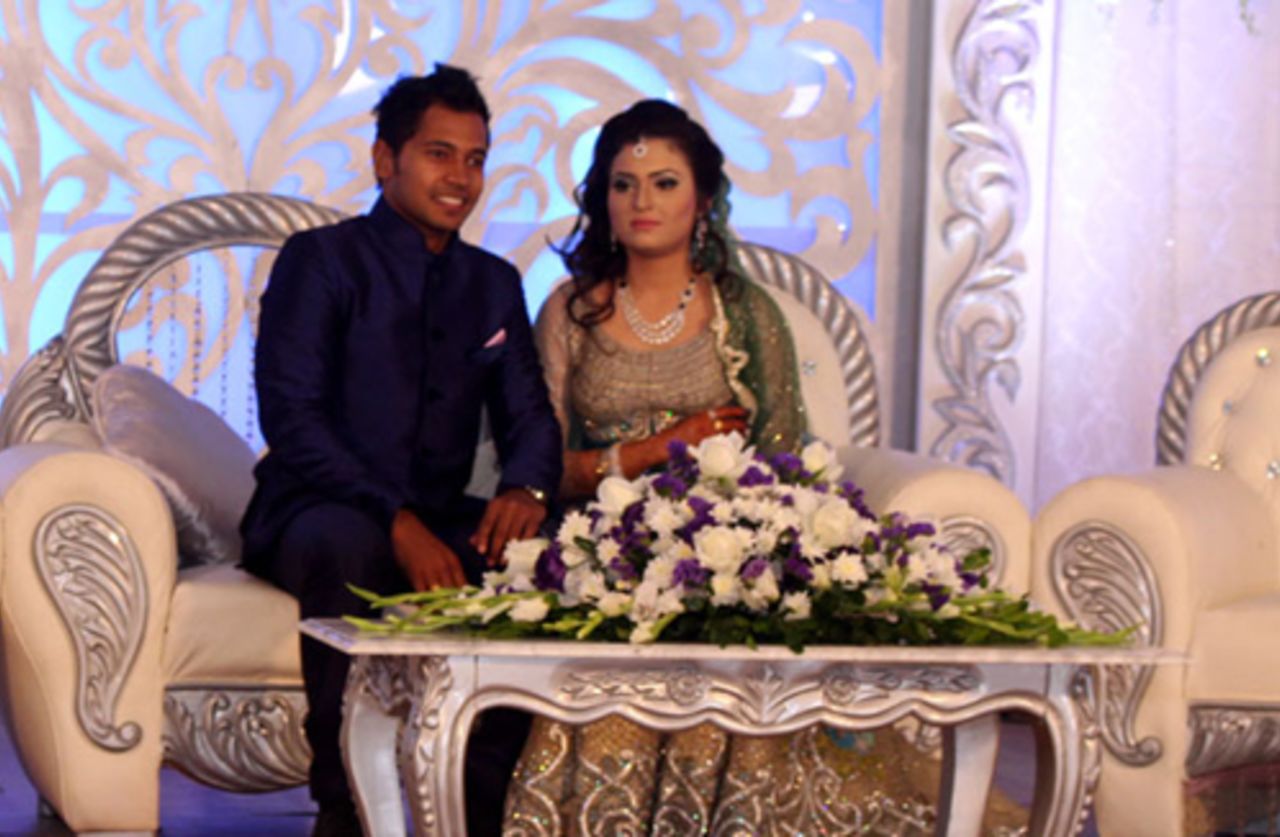 Mushfiqur Rahim with his bride, Dhaka, September 27, 2014