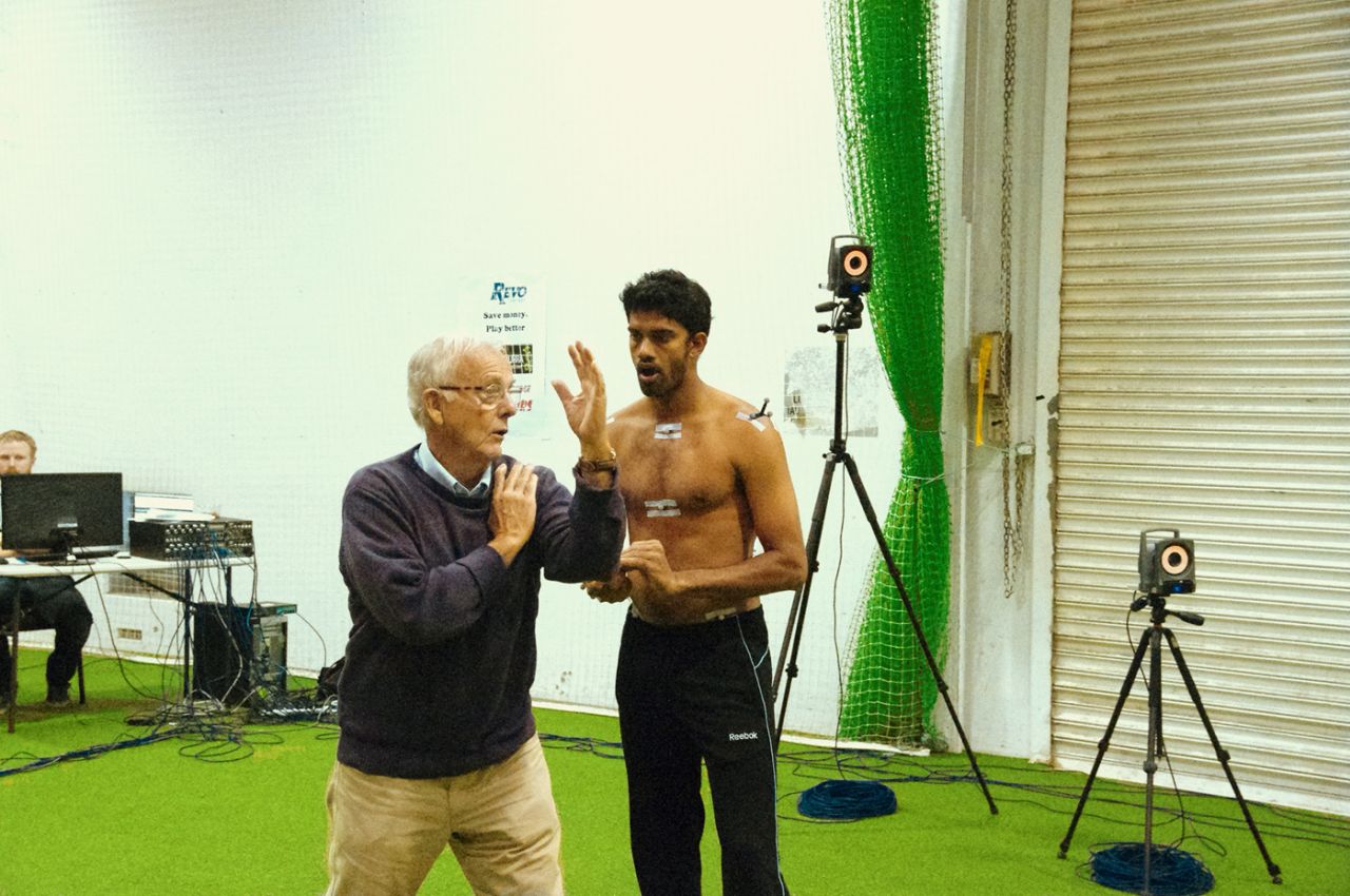 Biomechanist Daryl Foster works with Sri Lanka offspinner Sachithra Senanayake during a remediation session at the University of Western Australia, 2014
