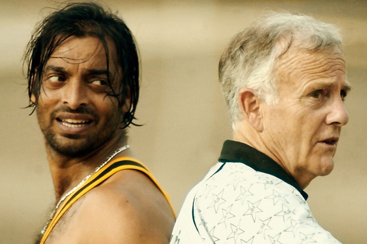 Daryl Foster with Shoaib Akhtar during Foster's stint with the Pakistan team in 2004

