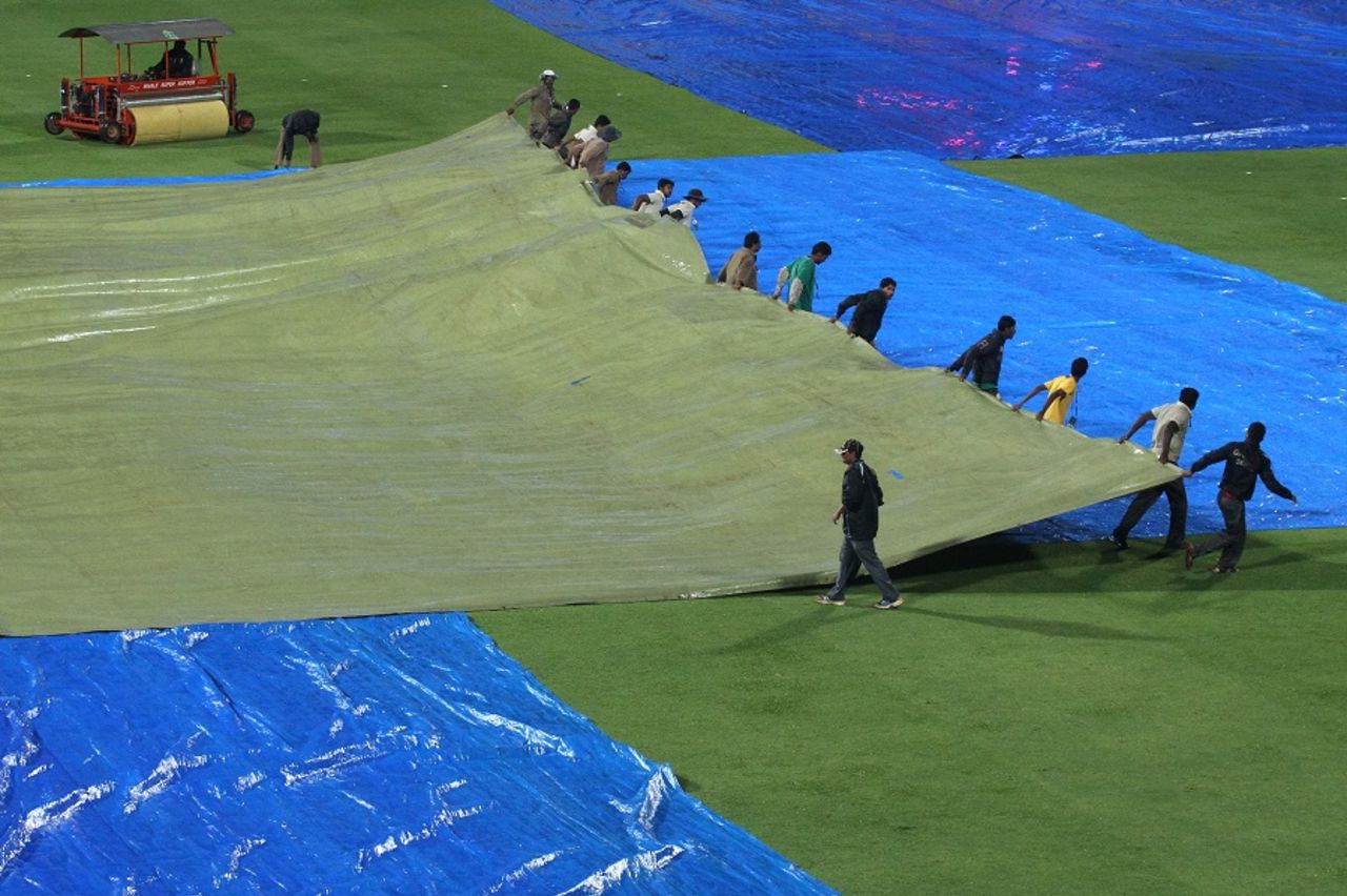 The match was reduced to 19 overs a side after a 55-minute rain delay, Barbados Tridents v Northern Districts, Champions League T20, Group B, Bangalore, September 30, 2014