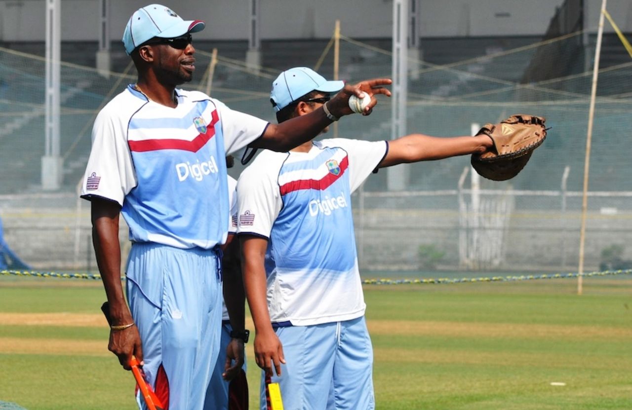 Curtly Ambrose oversees a training session, Mumbai, October 2, 2014